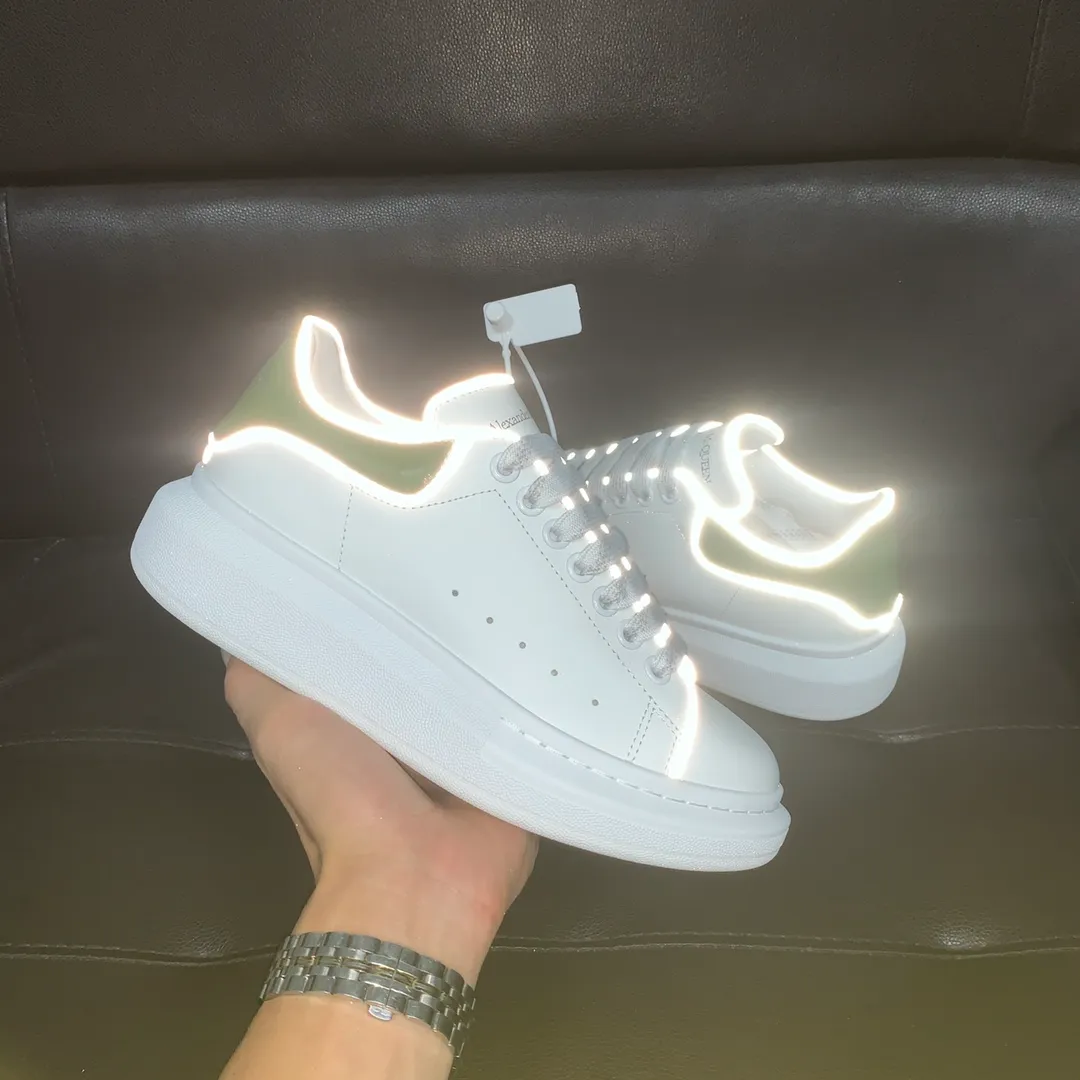 👟👟Ex-factory price 560👟👟 Professional McQueen factory. Top version. Couple style👫 Alexander McQUEEN high version has been upgraded to the highest quality again✅ 💪McQueen Spring, Summer, Autumn and Winter Top version Purchasing level✅ Recruiting national online and offline agents to join🤝 🏆Fabric: Italian imported leather, high texture, water-resistant and does not discolor, 🏆Inner: ️Grade A water-dyed sheepskin imported from Italy is dirt-resistant, sweat-absorbent, breathable and comfortable... The heel is embossed with high temperature convex and concave. 🏆 Foot pads: top-grade Italian super-soft cowhide leather 🏆 Outsole: PU original green transparent counter 1:1 🏆 Shoe box: original beige box. Plus white flip cover and double layer protection. Cloth bag, handbag. Certificate of 1:1 mold opening 4-piece set. Delivered with a pair of shoelaces. 🖕🏿🖕🏿🖕🏿You can choose any pair of shoelaces in any color of our factory. 🏆Code number: female 34-41. male 38-46. 🏆Special remarks (female size 34.40.41, male size 38.45.46 are customized and cannot be returned or exchanged) Please note when placing an order in Niuli! Win-win cooperation🤝